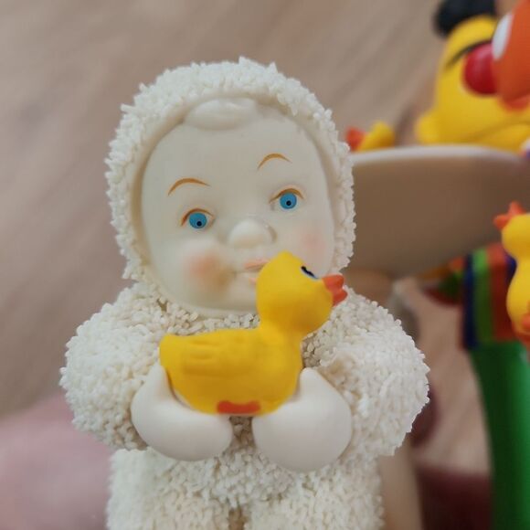 💜NIB Department 56 Snowbabies Sesame Street "Rubber Duckie Have Some Fun" - Picture 13 of 16